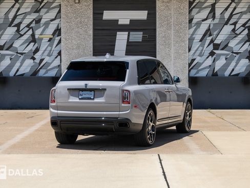 Used 2022 Rolls-Royce Cullinan Black Badge w/ Dark Exterior Package AWD/4WD image 15