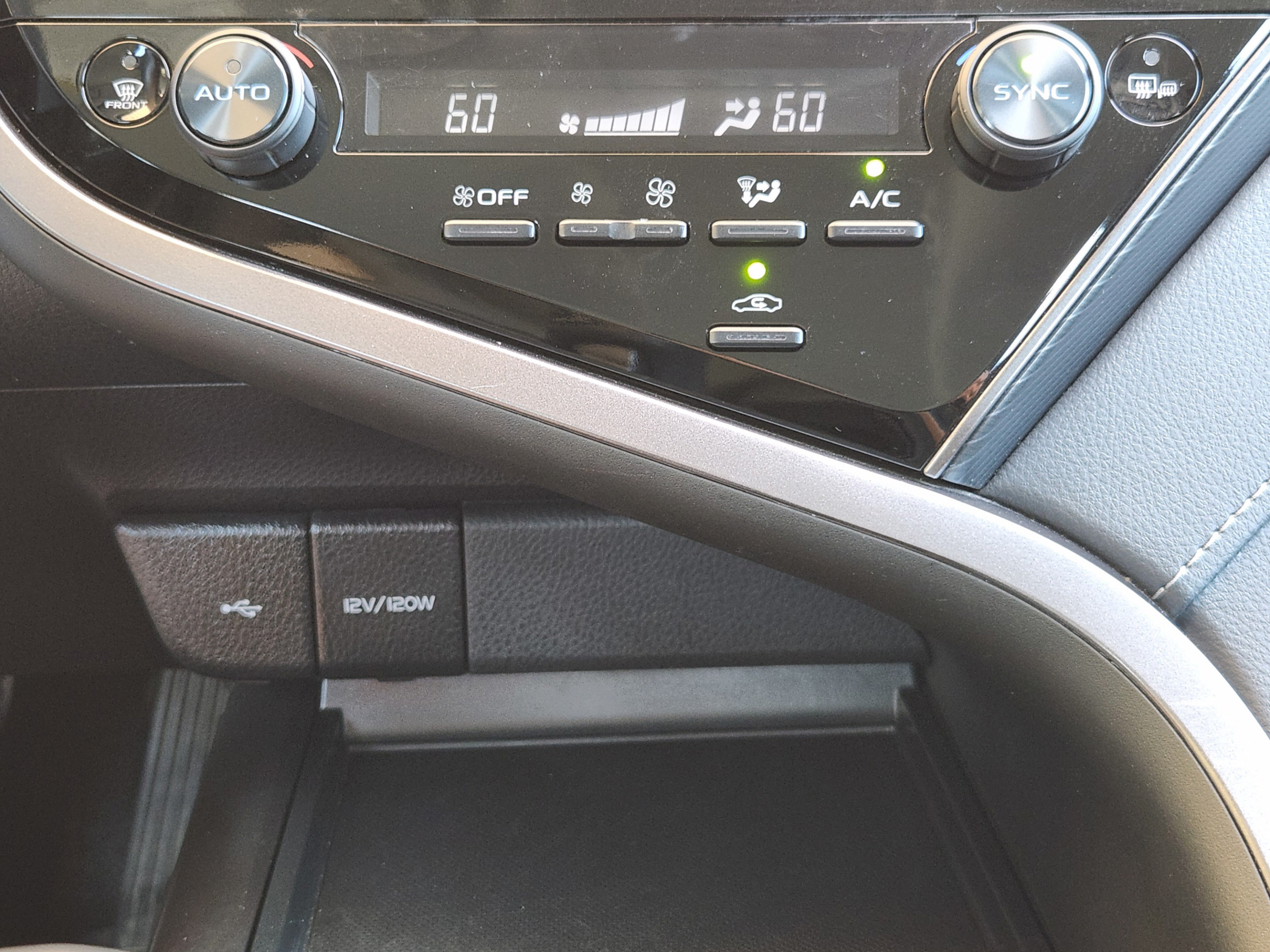 Used 2024 Toyota Camry SE FWD image 17