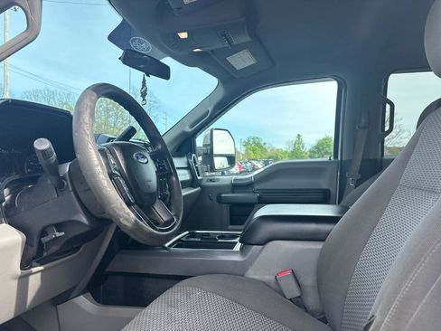 Used 2017 Ford F250 XLT w/ XLT Premium Package AWD/4WD image 18