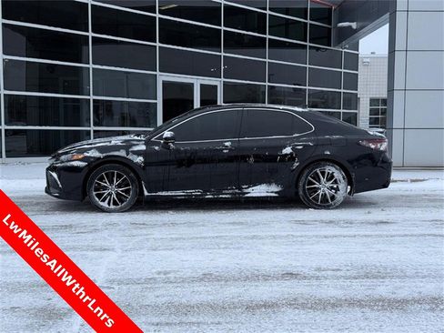 Used 2023 Toyota Camry SE image 6