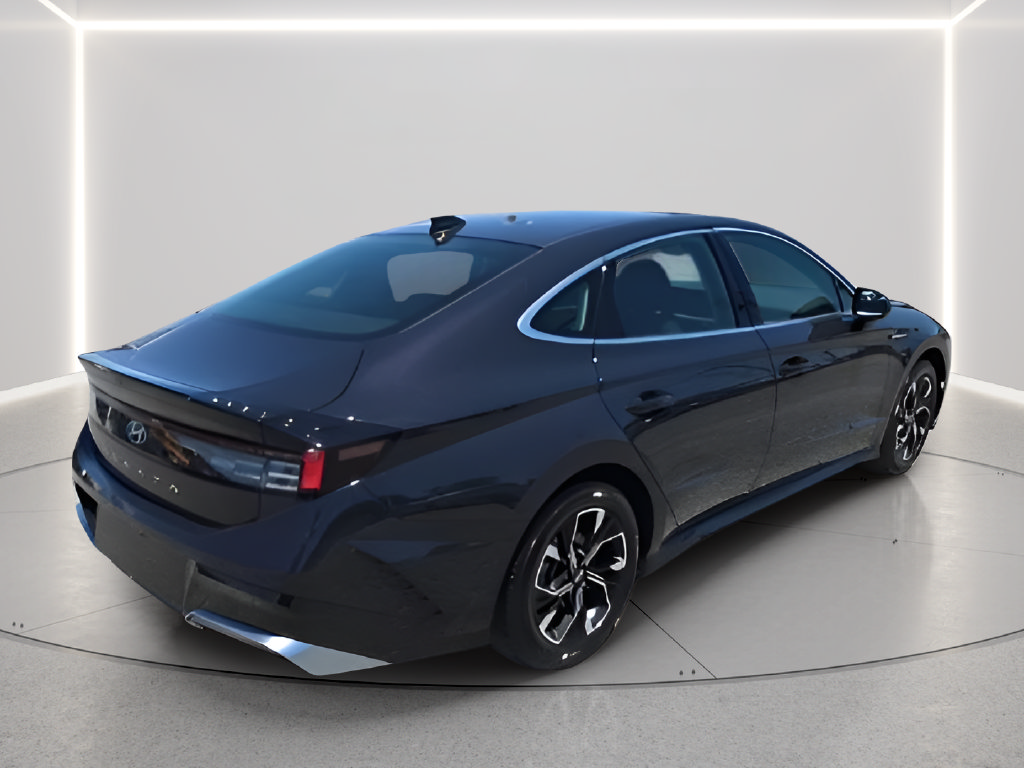 Used 2025 Hyundai Sonata SEL FWD image 3