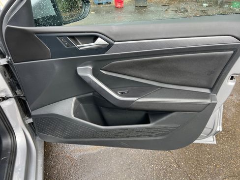 Used 2024 Volkswagen Jetta SE image 17