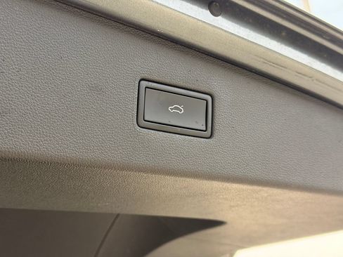Certified 2024 Volkswagen Tiguan SE AWD/4WD image 29