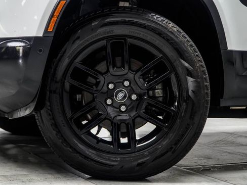 Used 2025 Land Rover Defender 110 S image 6