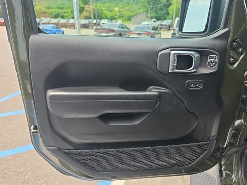 Used 2022 Jeep Wrangler Sport AWD/4WD image 15
