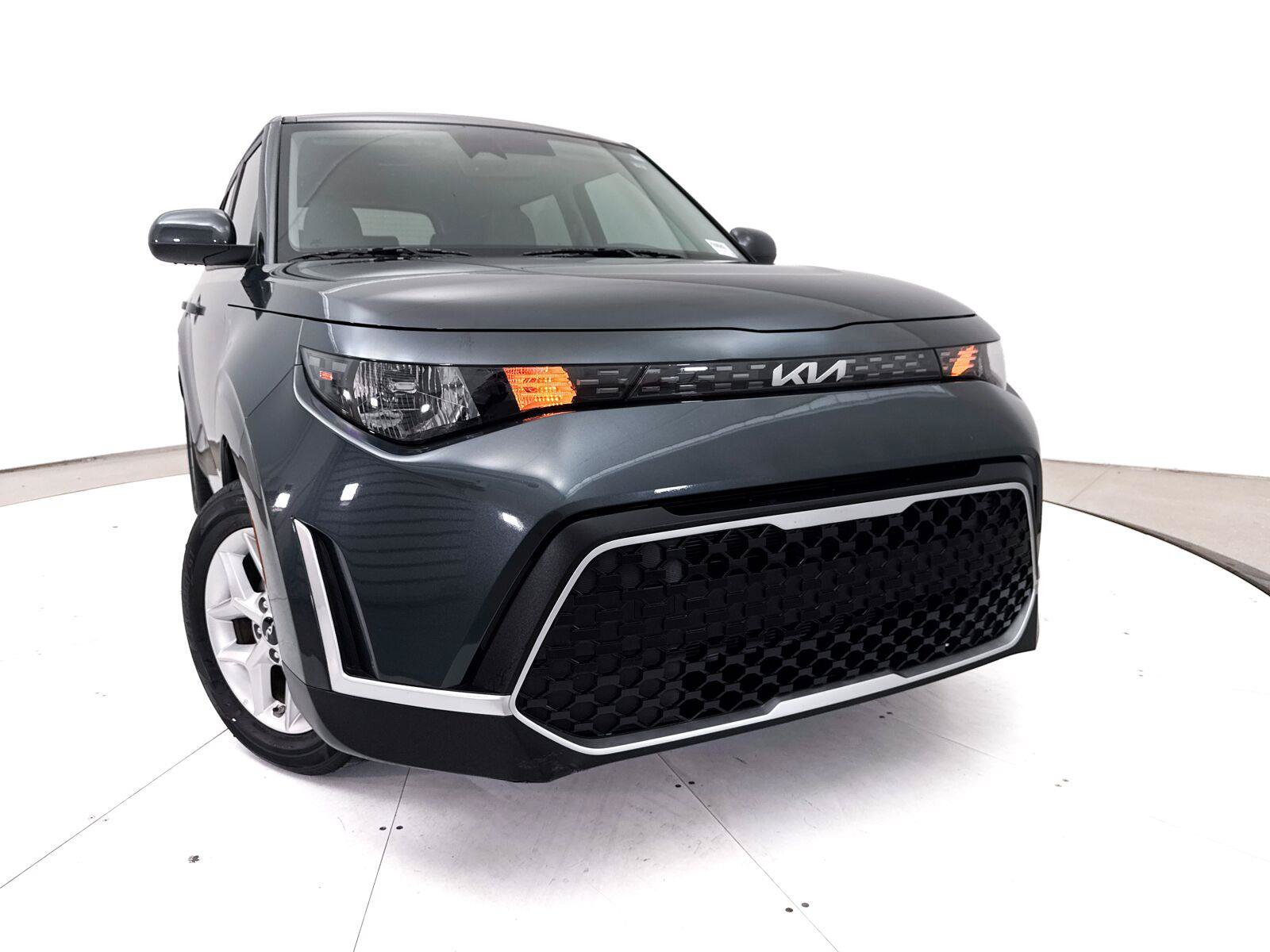 Used 2025 Kia Soul LX w/ LX Technology Package FWD image 5