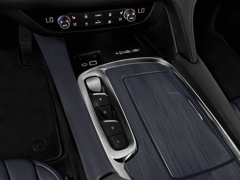 Used 2023 Buick Enclave Essence image 9