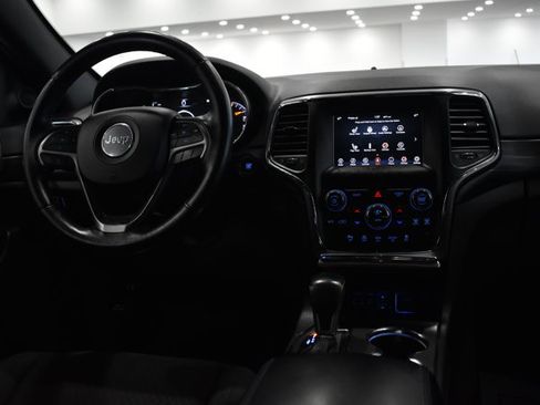 Used 2019 Jeep Grand Cherokee Laredo image 18