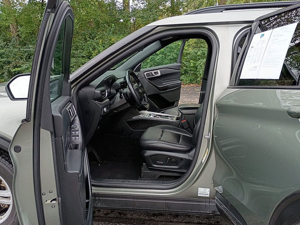 Used 2020 Ford Explorer XLT w/ Equipment Group 202A AWD/4WD image 11
