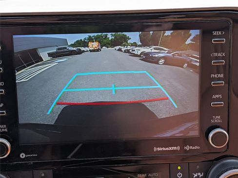 Used 2022 Toyota Highlander XLE AWD/4WD image 30
