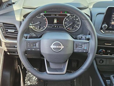 Used 2025 Nissan Rogue SV AWD/4WD image 14
