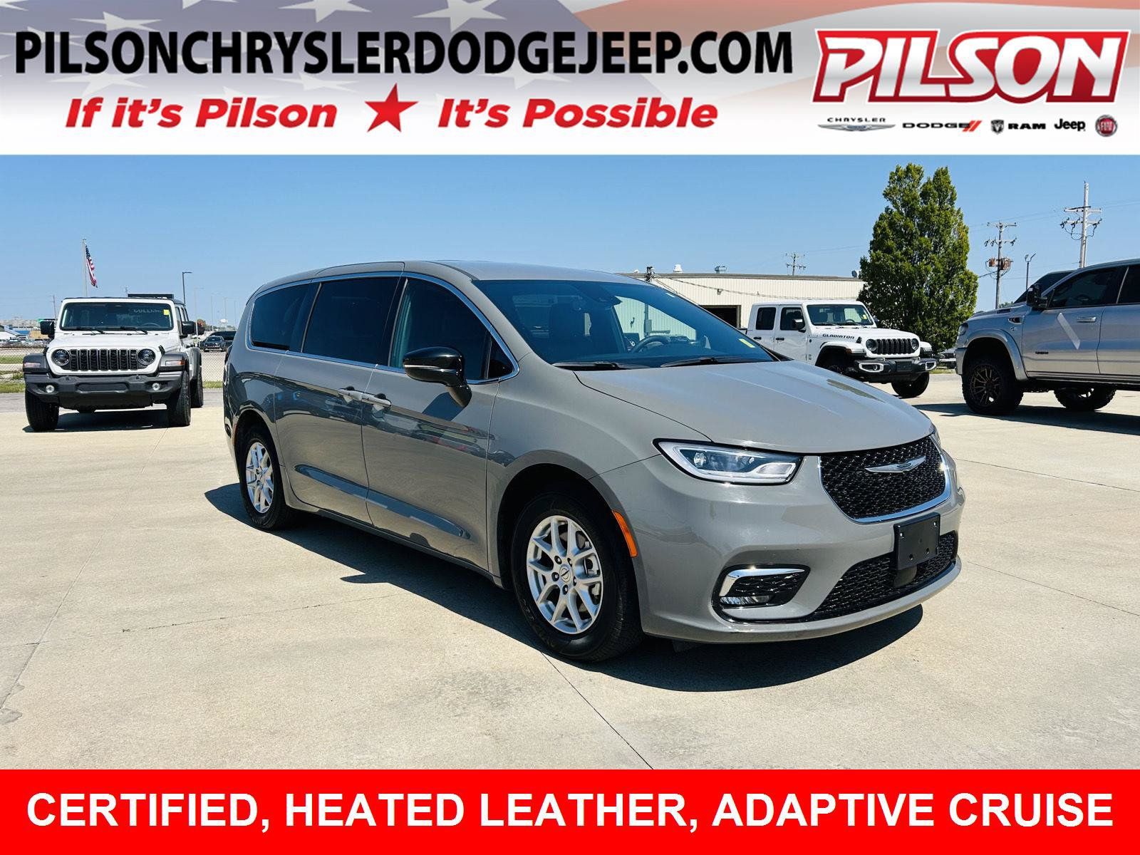 Used 2025 Chrysler Pacifica Select FWD image 1