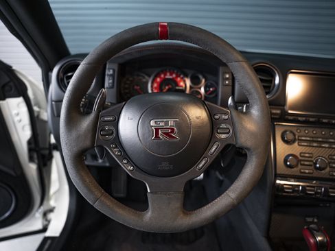 Used 2016 Nissan GT-R NISMO AWD/4WD image 36