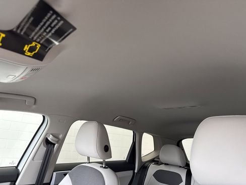 New 2026 Volkswagen Taos SE image 15