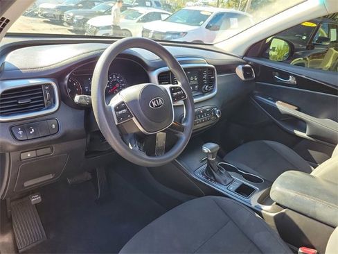 Used 2020 Kia Sorento LX image 11