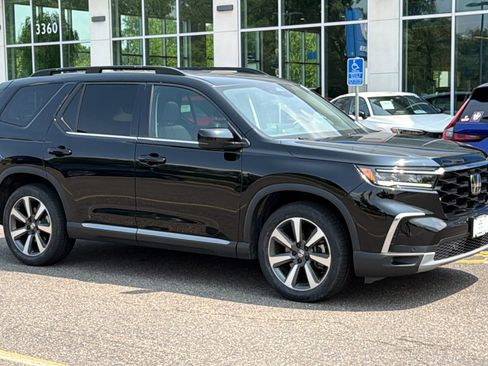 Certified 2023 Honda Pilot Touring image 1