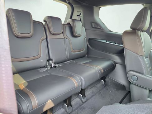New 2026 Nissan Armada SL w/ Captain's Chari Seat Package AWD/4WD image 8