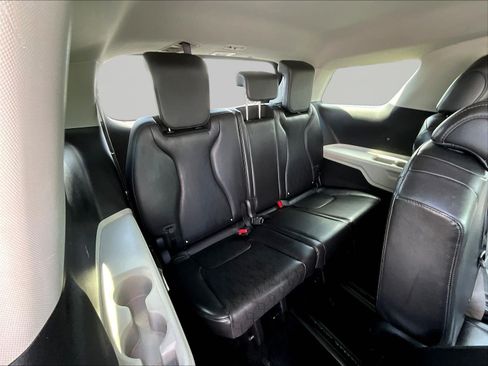 Used 2022 Kia Carnival LX FWD image 26