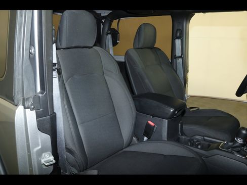 Used 2021 Jeep Wrangler Sport S image 25