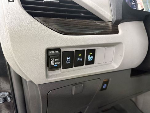 Used 2017 Toyota Sienna XLE w/ XLE Navigation Package AWD/4WD image 13
