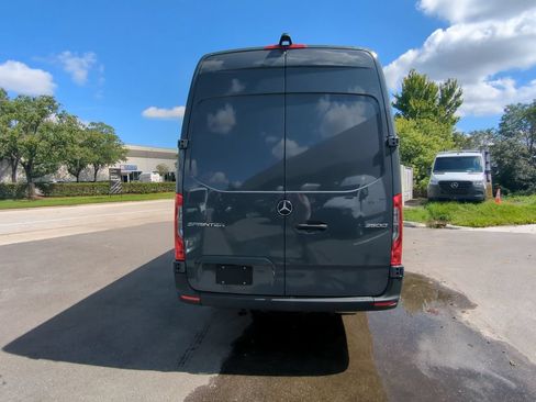 Used 2025 Mercedes-Benz Sprinter 2500 image 17