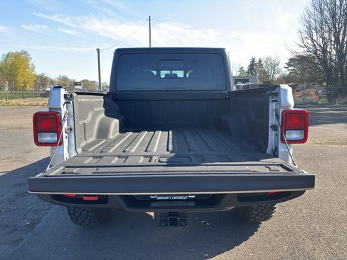 Used 2022 Jeep Gladiator Sport image 5