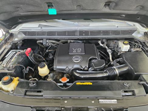 Used 2010 Nissan Titan SE w/ SE Value Truck Pkg AWD/4WD image 8