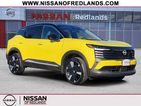 Used 2025 Nissan Kicks SR image 1