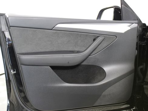 Used 2024 Tesla Model Y Performance image 6