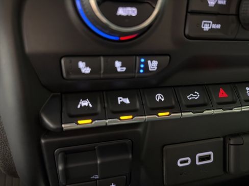 Used 2021 Chevrolet Silverado 1500 LTZ w/ Technology Package image 32