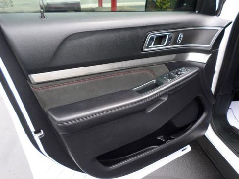 Used 2019 Ford Explorer XLT w/ Equipment Group 202A image 29