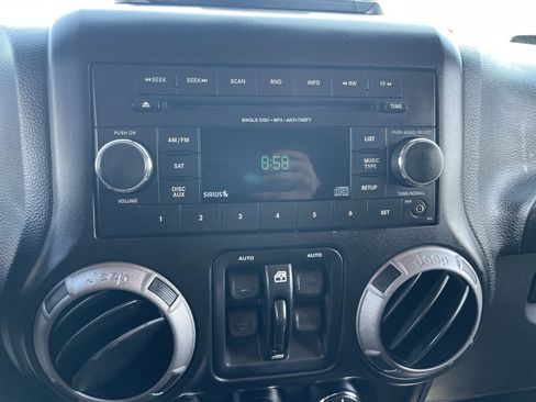 Used 2016 Jeep Wrangler Unlimited Sport w/ Quick Order Package 24S AWD/4WD image 18