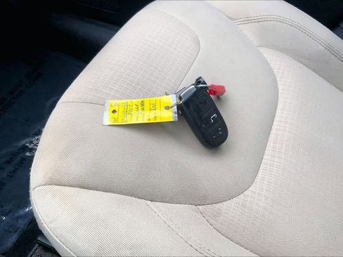 Used 2017 Jeep Cherokee Latitude w/ Comfort/Convenience Group image 14