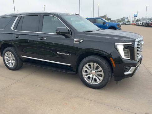 Certified 2025 GMC Yukon Denali AWD/4WD image 3