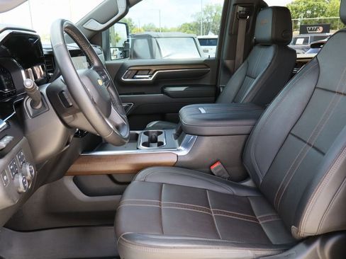 Certified 2024 Chevrolet Silverado 2500 High Country w/ Technology Package AWD/4WD image 23