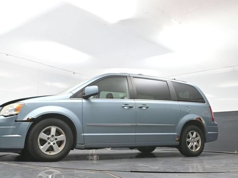 Used 2009 Chrysler Town & Country Touring w/ Family Value Group FWD image 25