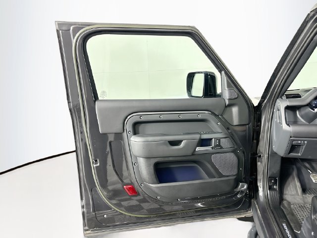 Used 2023 Land Rover Defender 90 X AWD/4WD image 11