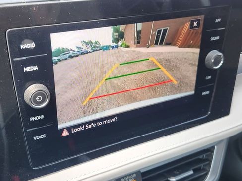 New 2025 Volkswagen Taos SE image 25