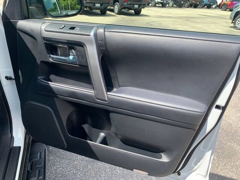 Used 2023 Toyota 4Runner SR5 Premium w/ Moonroof Package AWD/4WD image 19