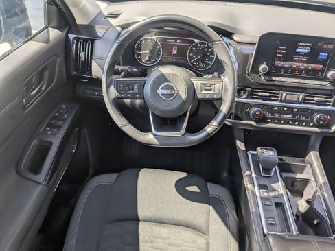 Used 2025 Nissan Pathfinder SV FWD image 18