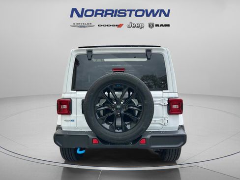Used 2023 Jeep Wrangler Unlimited Sahara w/ Cold Weather Group AWD/4WD image 5