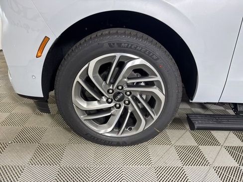 New 2025 Lincoln Navigator Reserve image 34