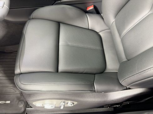 Used 2026 Porsche Macan image 14