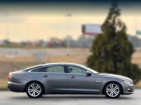 Used 2017 Jaguar XJ L Portfolio image 7