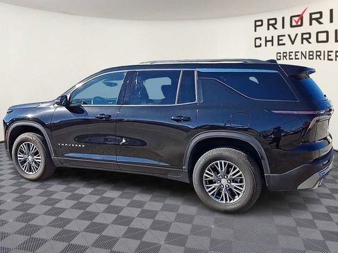 Used 2025 Chevrolet Traverse LT image 6