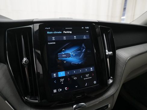 Used 2024 Volvo XC60 B5 Plus w/ Protection Package Premier image 21