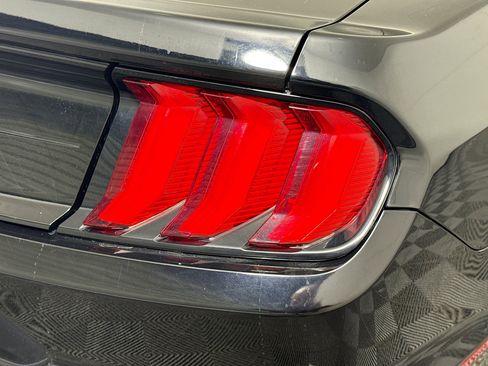 Used 2019 Ford Mustang Coupe image 32