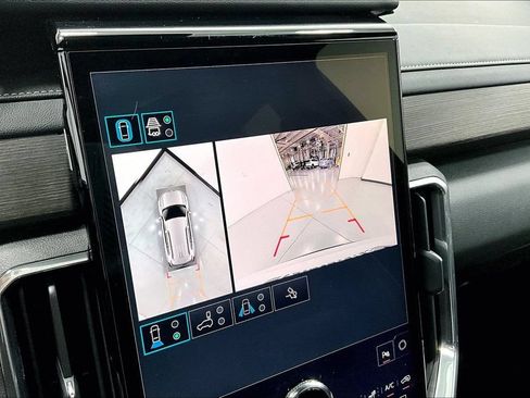 Used 2025 GMC Acadia Denali FWD image 27