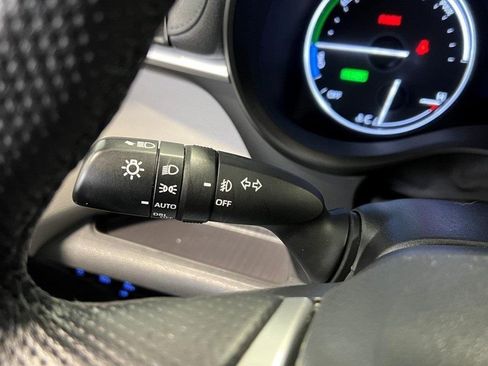 Used 2023 Toyota Sienna Limited image 46