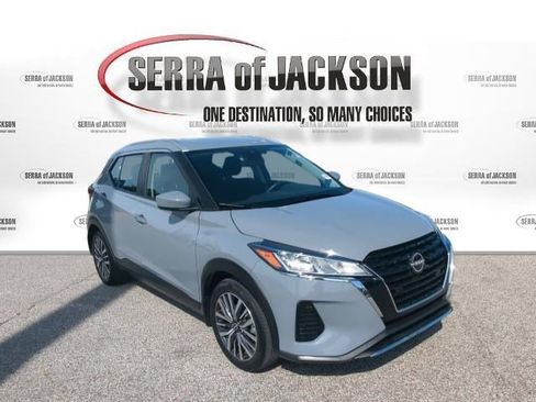 Used 2024 Nissan Kicks SV FWD image 2